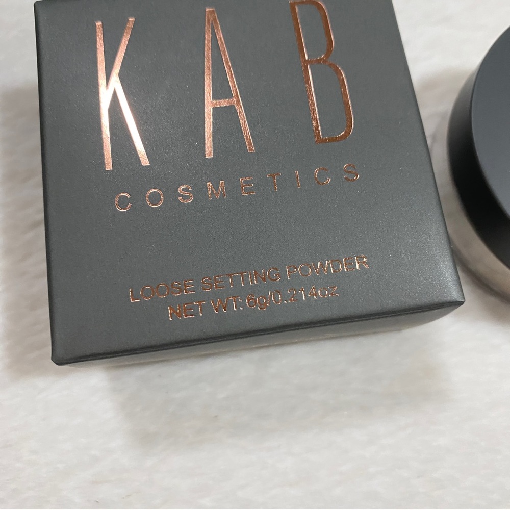 KAB Cosmetics Translucent Loose Setting Powder - Picture 2 of 3
